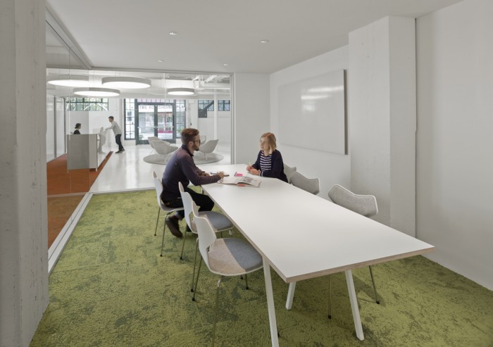 外企辦公室工業(yè)風格裝修設計效果-第5張圖片-上海古都建筑設計集團