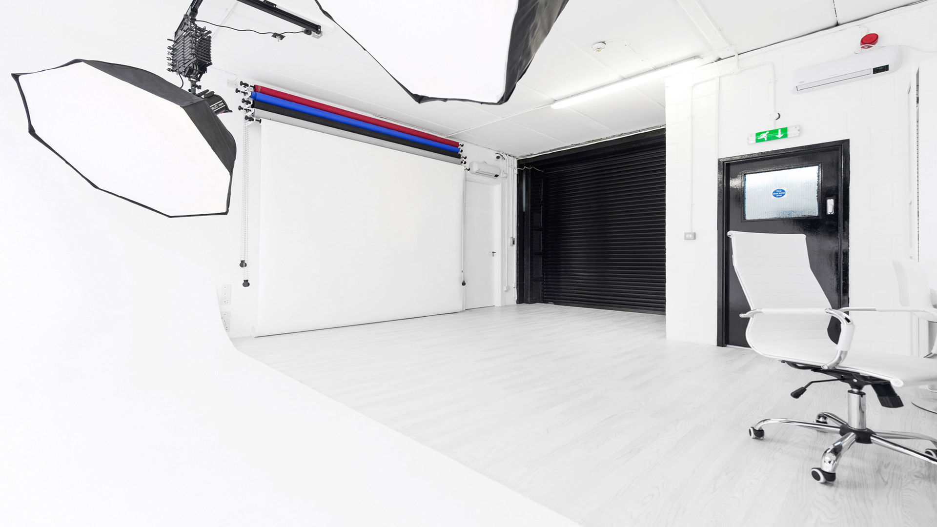 上海辦公室裝修純白色調攝影棚裝修設計-第5張圖片-上海古都建筑設計集團