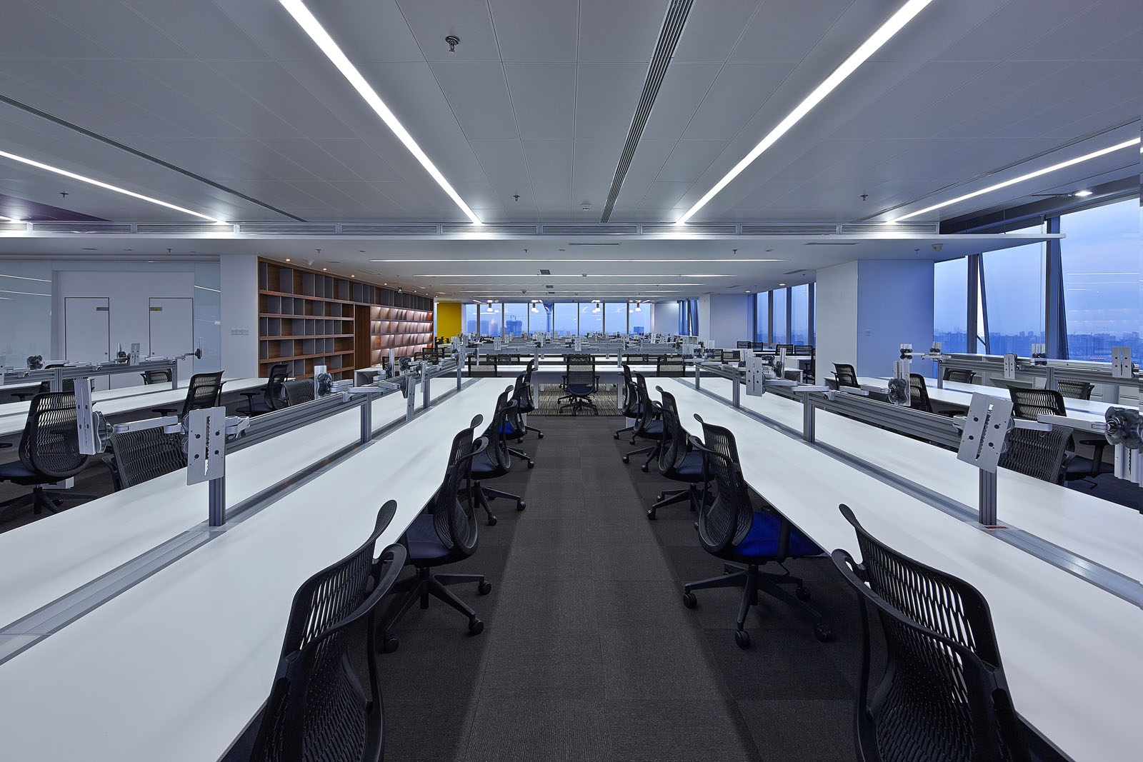 現(xiàn)代科技風(fēng)辦公室裝修設(shè)計效果圖-第5張圖片-上海古都建筑設(shè)計集團(tuán)