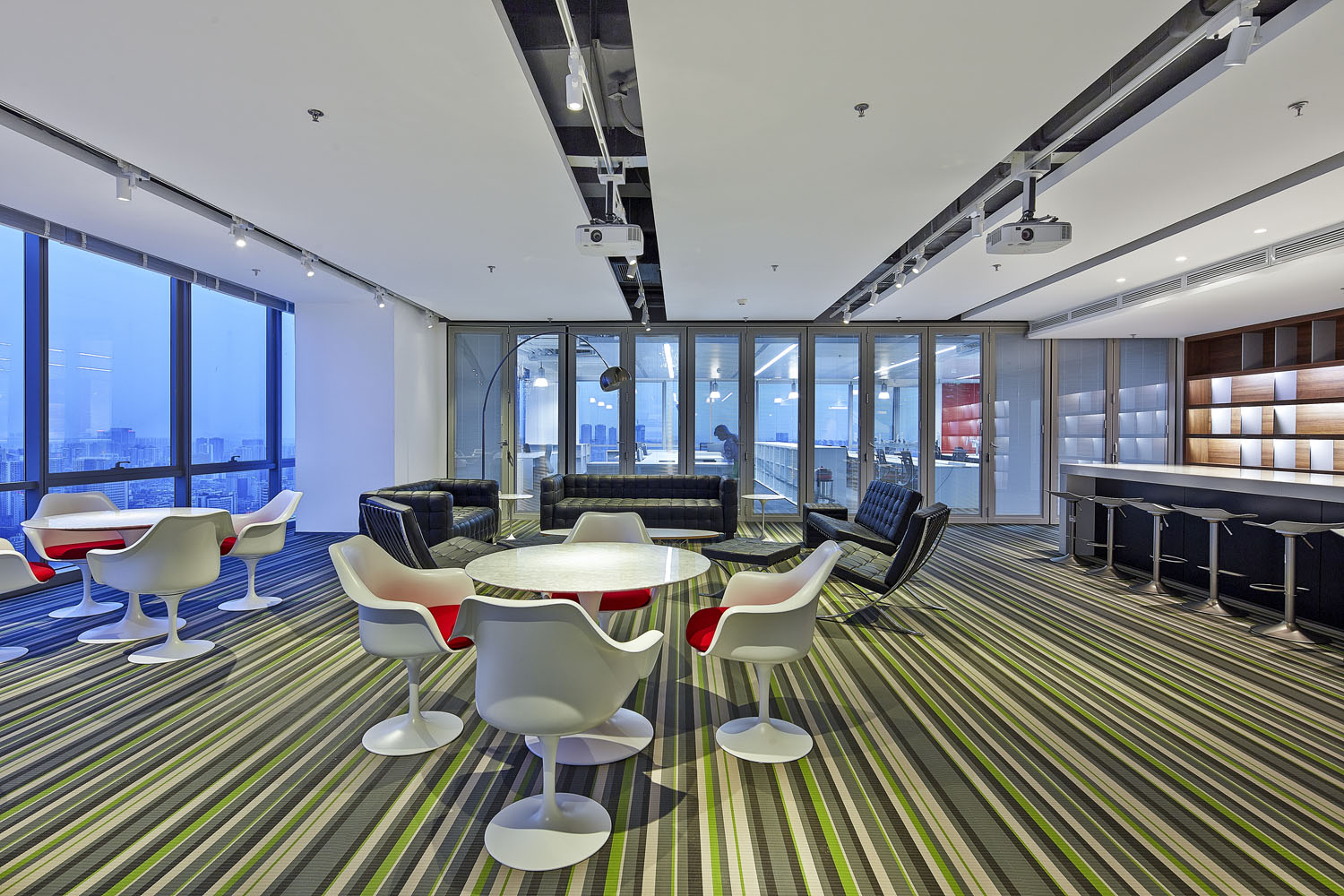 現(xiàn)代科技風(fēng)辦公室裝修設(shè)計效果圖-第14張圖片-上海古都建筑設(shè)計集團(tuán)