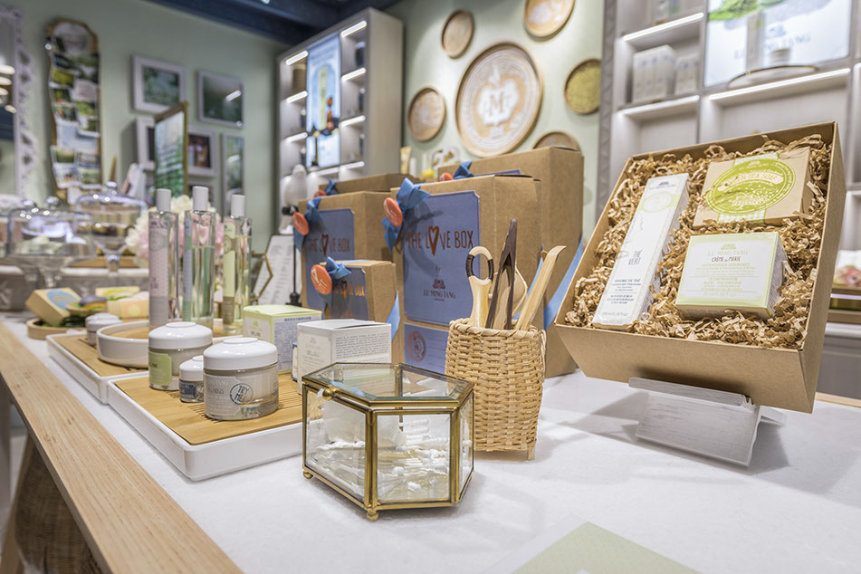 上?；瘖y品辦公室裝修設(shè)計-第4張圖片-上海古都建筑設(shè)計集團(tuán)