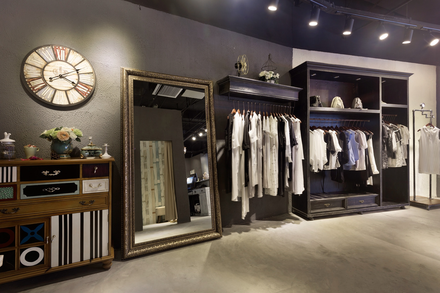 loft風格女裝店裝修設(shè)計-第3張圖片-上海古都建筑設(shè)計集團