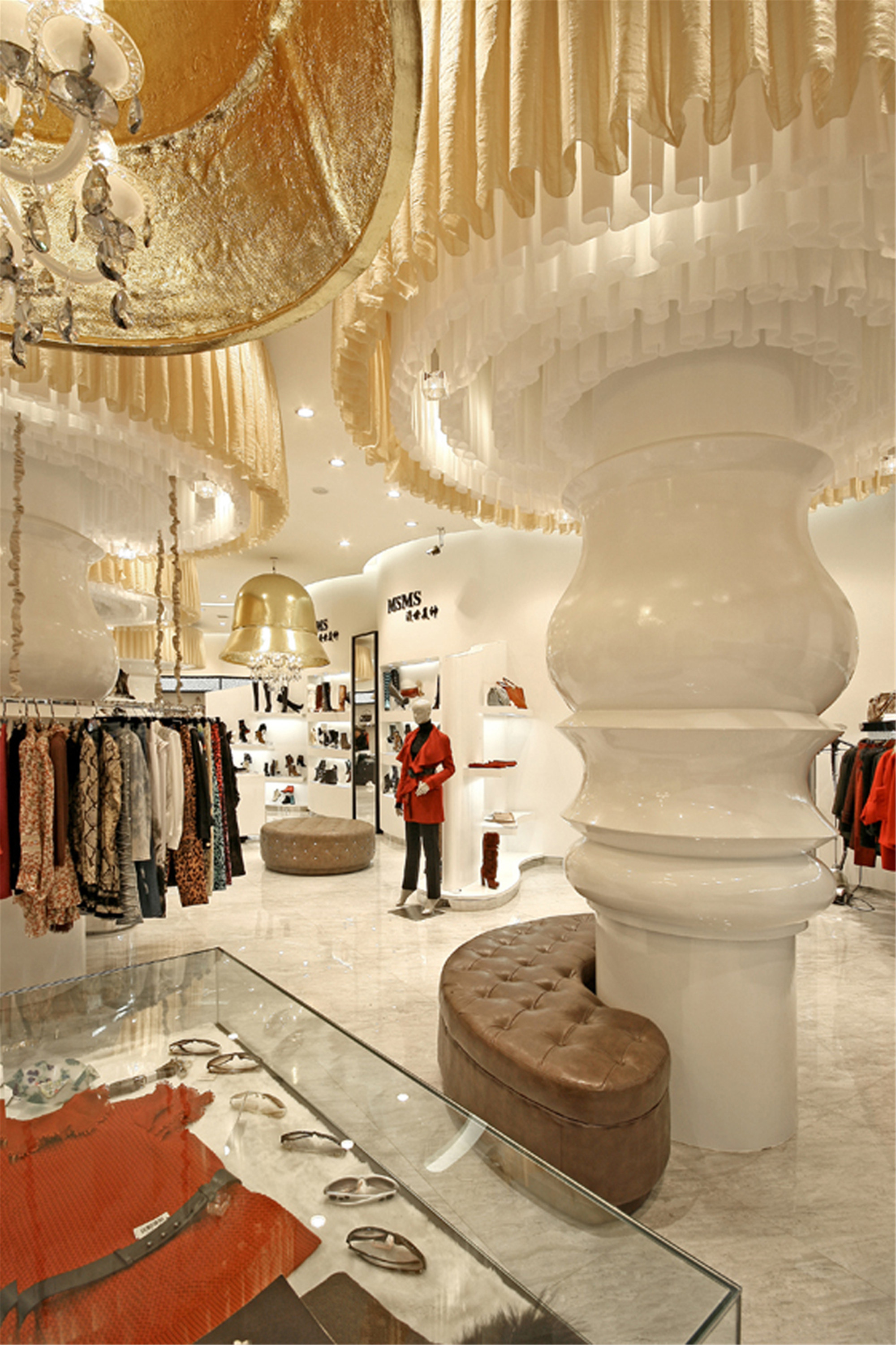 簡潔明亮服裝店裝修設(shè)計-第3張圖片-上海古都建筑設(shè)計集團(tuán) 簡潔明亮服裝店裝修設(shè)計-第3張圖片-上海古都建筑設(shè)計集團(tuán)