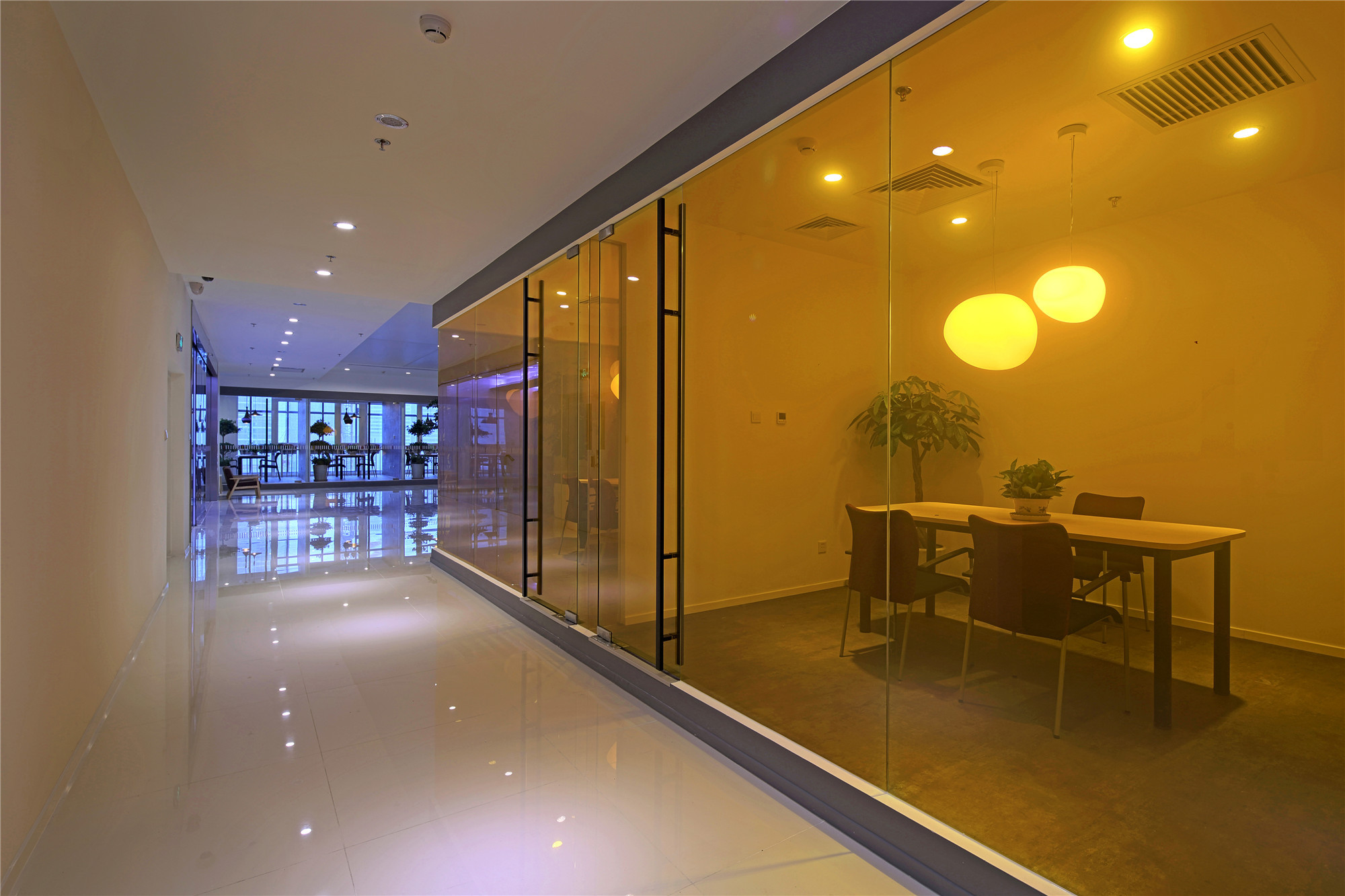 現(xiàn)代時尚辦公室裝修設計效果圖-第1張圖片-上海古都建筑設計集團 現(xiàn)代時尚辦公室裝修設計效果圖-第1張圖片-上海古都建筑設計集團