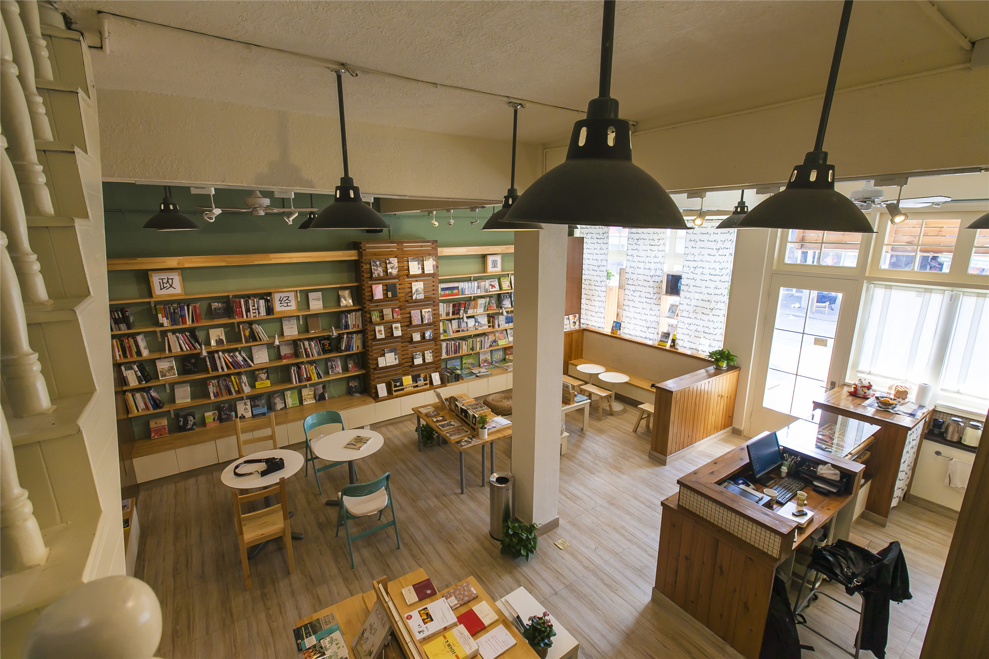 小型簡(jiǎn)約書店裝修設(shè)計(jì)-第4張圖片-上海古都建筑設(shè)計(jì)集團(tuán)