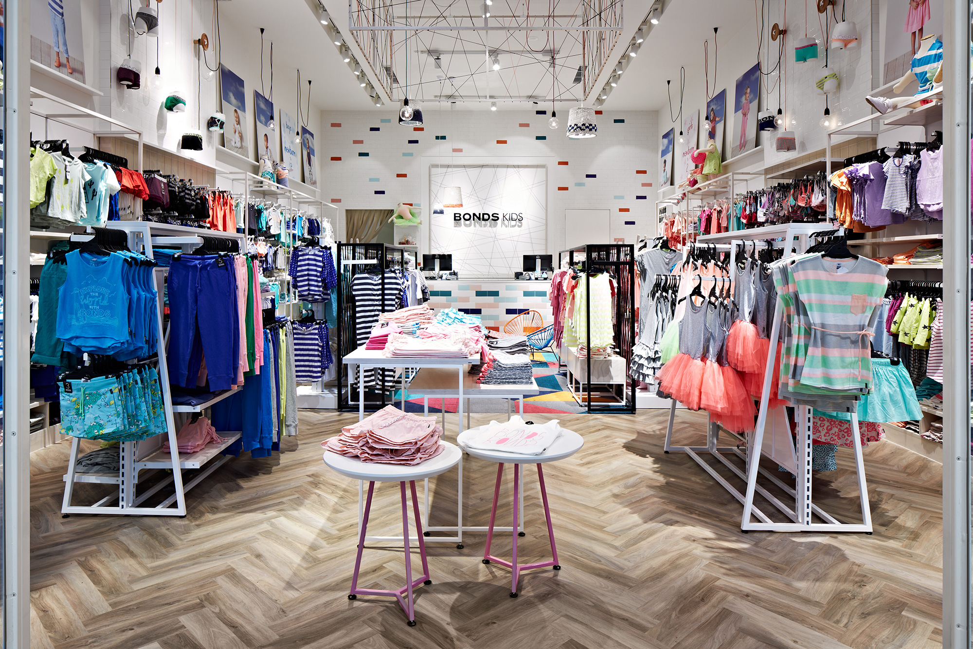 現(xiàn)代時尚童裝店裝修設(shè)計-第3張圖片-上海古都建筑設(shè)計集團(tuán)