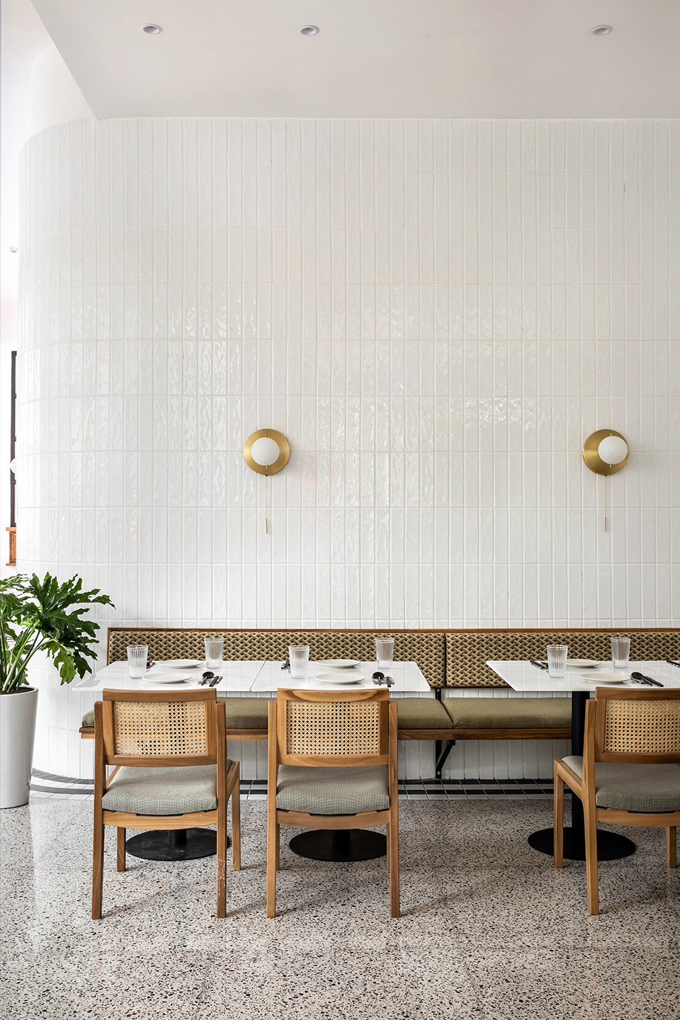 簡(jiǎn)約風(fēng)格美食店裝修設(shè)計(jì)-第3張圖片-上海古都建筑設(shè)計(jì)集團(tuán)