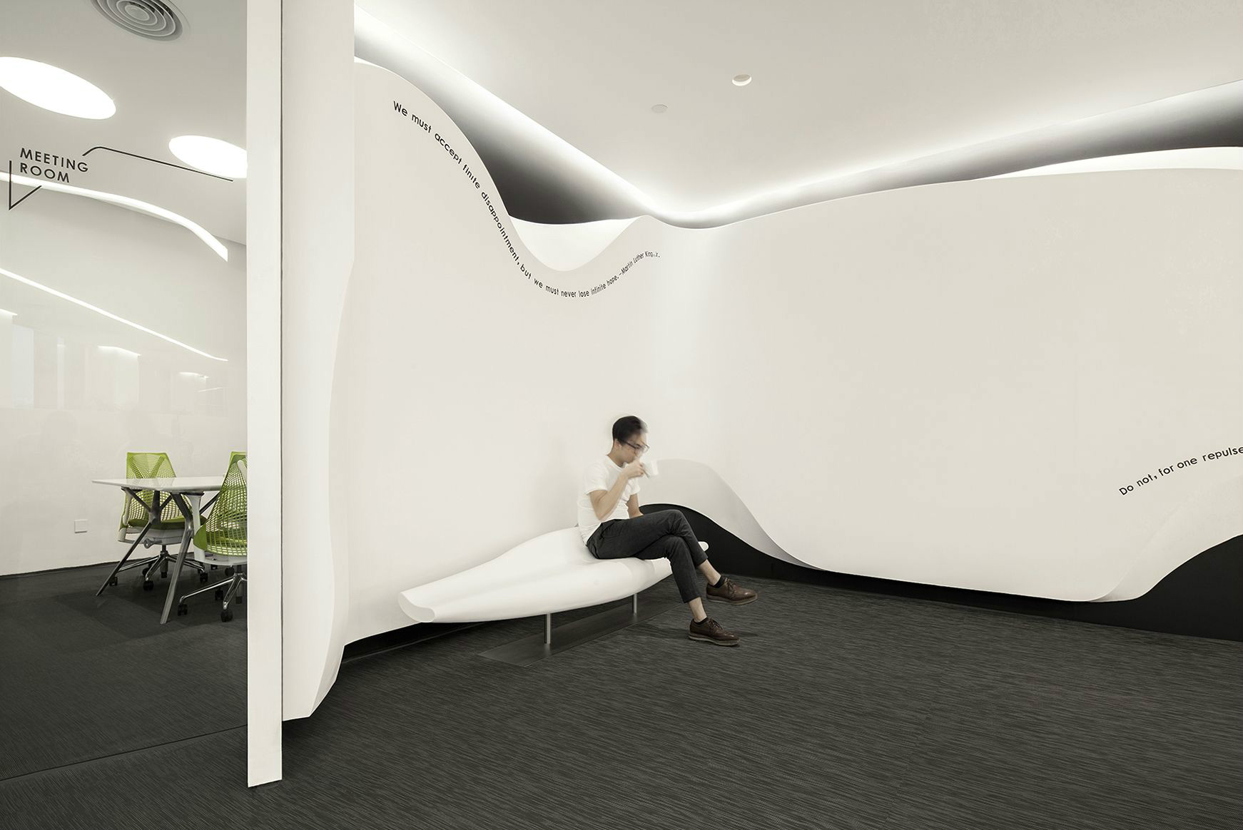 純白科技風(fēng)格辦公室裝修設(shè)計-第4張圖片-上海古都建筑設(shè)計集團 純白科技風(fēng)格辦公室裝修設(shè)計-第4張圖片-上海古都建筑設(shè)計集團