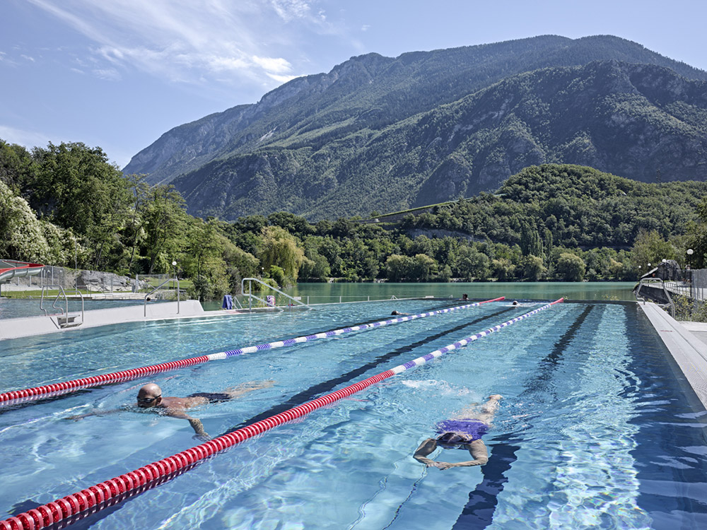 自然戶外游泳館裝修設(shè)計(jì)-第3張圖片-上海古都建筑設(shè)計(jì)集團(tuán) 自然戶外游泳館裝修設(shè)計(jì)-第3張圖片-上海古都建筑設(shè)計(jì)集團(tuán)