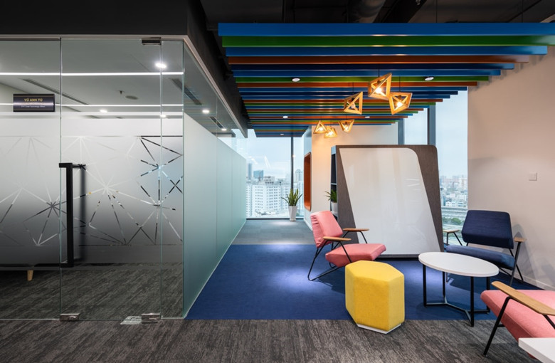 8000平網(wǎng)絡(luò)科技公司辦公室設(shè)計布局方案-辦公室裝修設(shè)計效果圖-第2張圖片-上海古都建筑設(shè)計集團