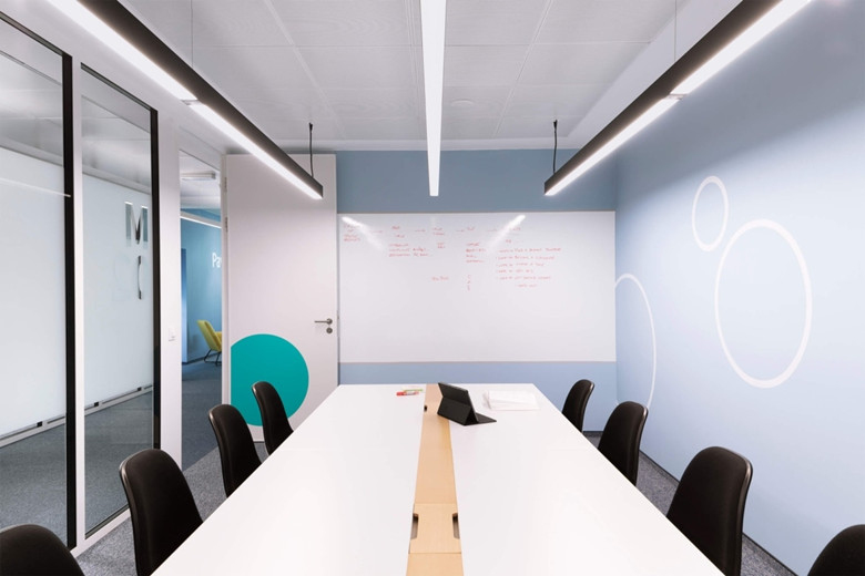 1000㎡生物公司辦公空間設(shè)計布局-辦公室裝修設(shè)計效果圖-第2張圖片-上海古都建筑設(shè)計集團