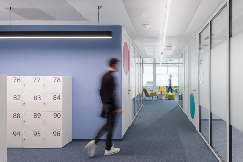 1000㎡生物公司辦公空間設(shè)計布局-辦公室裝修設(shè)計效果圖-第4張圖片-上海古都建筑設(shè)計集團