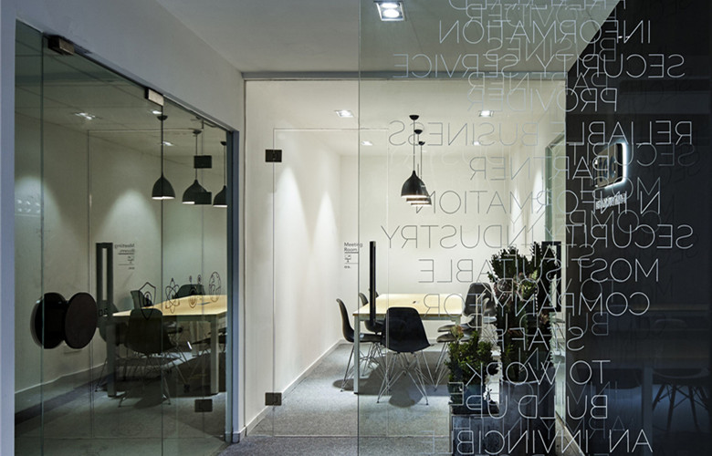 上海辦公室設(shè)計1000平小型科技公司辦公室-辦公室裝修設(shè)計效果圖-第2張圖片-上海古都建筑設(shè)計集團(tuán)