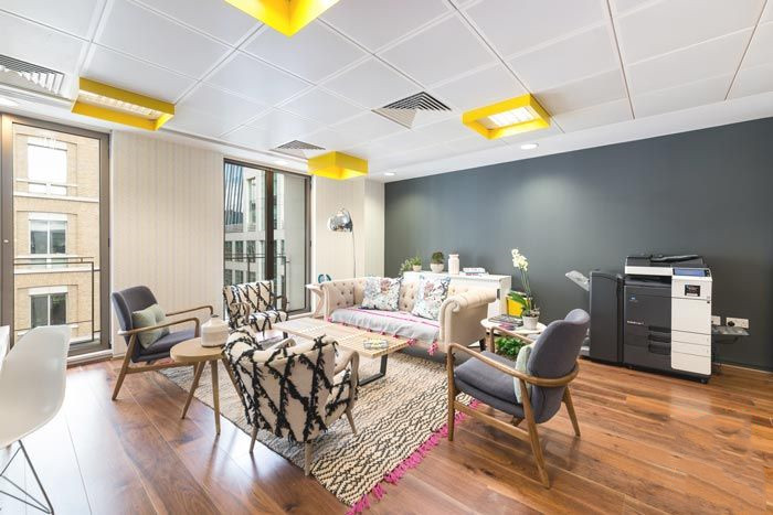 浦東870平金融服務(wù)公司辦公空間設(shè)計(jì)方案-辦公室裝修設(shè)計(jì)效果圖-第5張圖片-上海古都建筑設(shè)計(jì)集團(tuán)